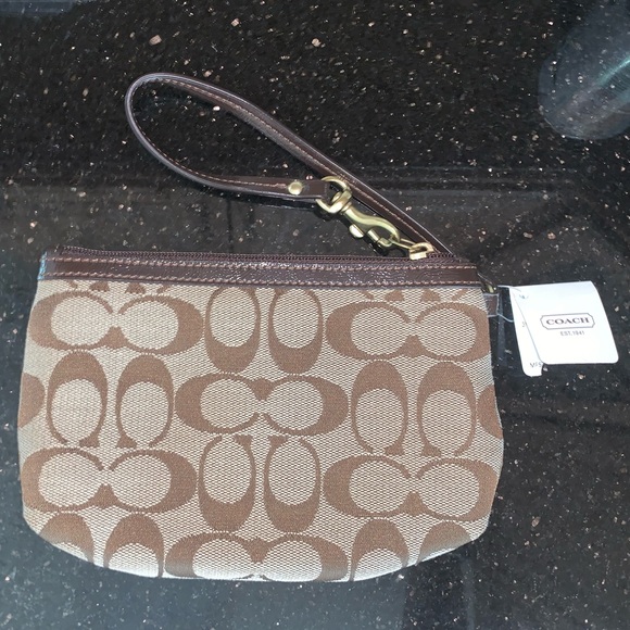 *NWT* Signature Coach Tan/Khaki Wristlet ⭐️👜 - Picture 3 of 7